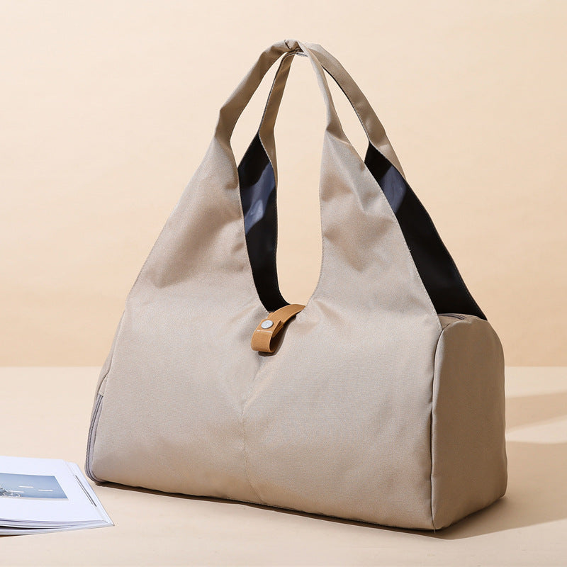 Comfortable tote bag with innovative shape and adjustable carrying handle Stornfield