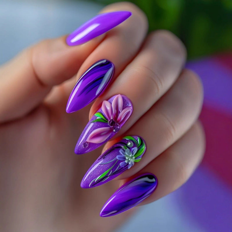 Artificial nails with artful floral design Stornfield