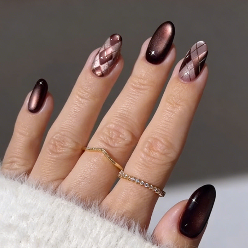 Artificial nail set with stylish geometric and elegant accents Stornfield