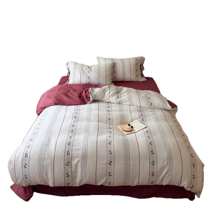 Striped reversible bedding set made of cotton-linen mix with decorative stripes and pillowcases