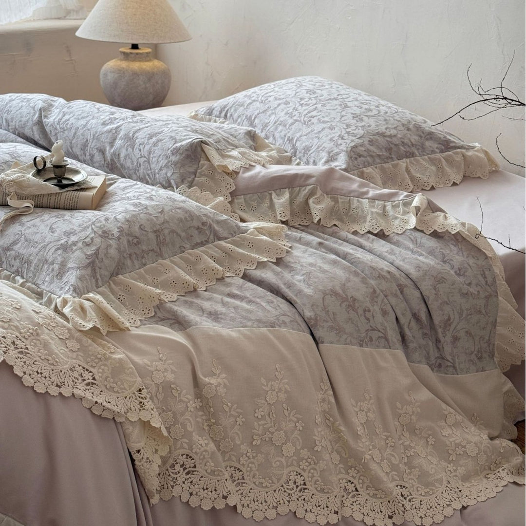 Romantic cotton satin bedding set with lace frill, floral jacquard and ruffled edge