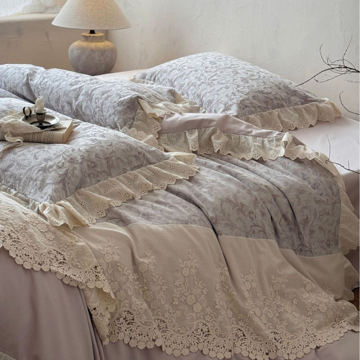 Romantic cotton satin bedding set with lace frill, floral jacquard and ruffled edge