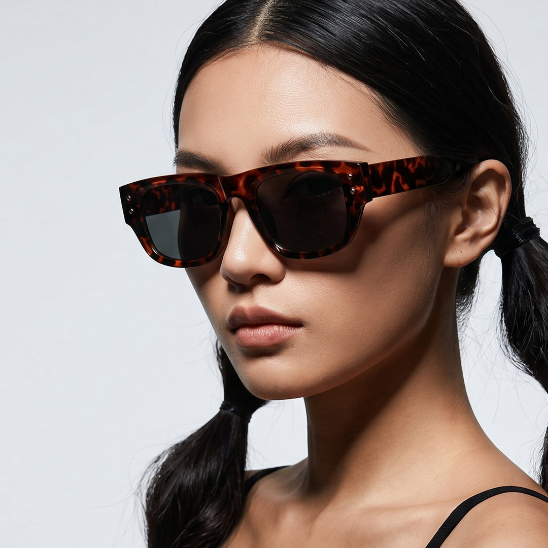 Women's fashionable sunglasses in trendy rectangle design Stornfield