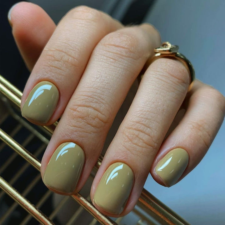 Acrylic nail set with luxurious color gradient and elegant lace accent Stornfield