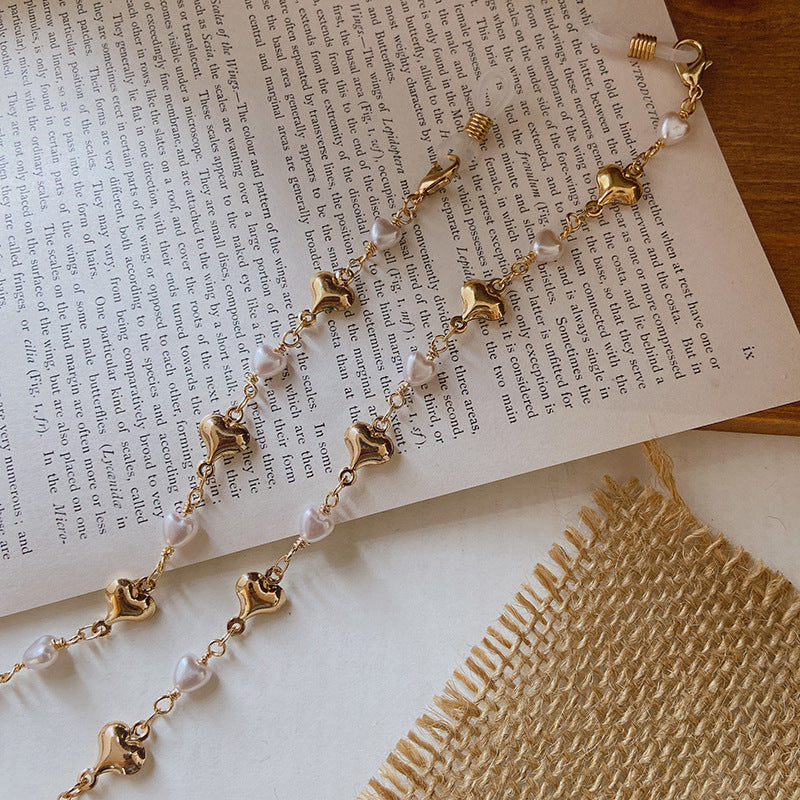 Fashionable necklace with pearls and golden accents Stornfield