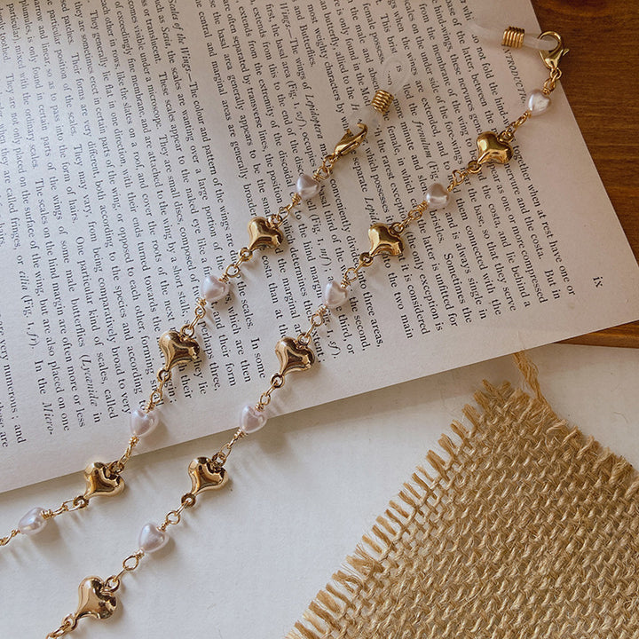 Fashionable necklace with pearls and golden accents Stornfield