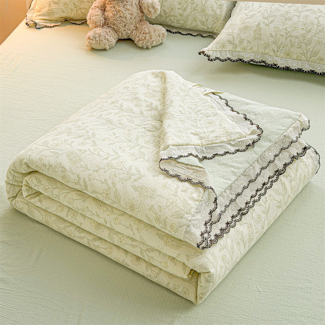 Flower Patterned Quilted Bedspread Set