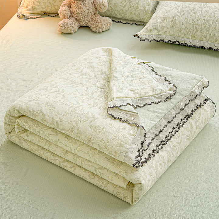Flower Patterned Quilted Bedspread Set