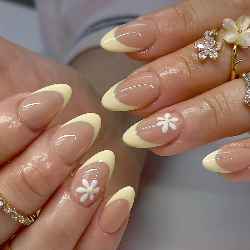 Elegant Almond-Shaped Nail Art Stornfield