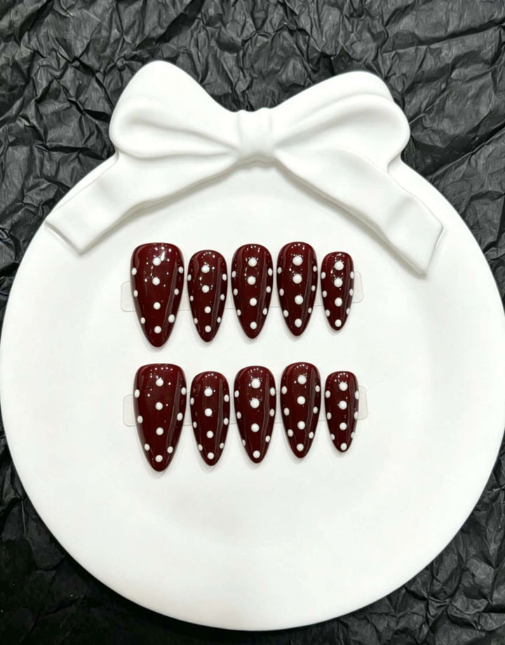 Stylish Polka Dot Press-On Nail Set