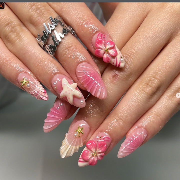 Artificial nail set with maritime shell and flower design Stornfield