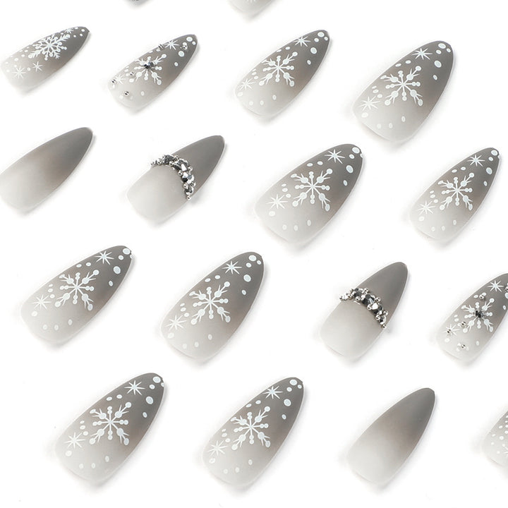 Glamorous nail art with snowflake design Stornfield