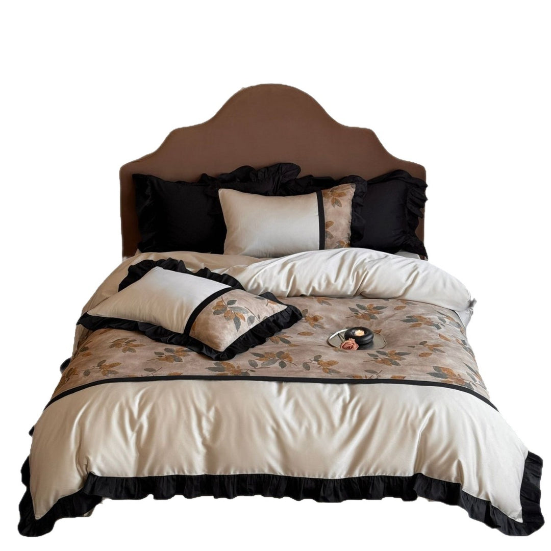 Bedding set with floral print and decorative ruffles