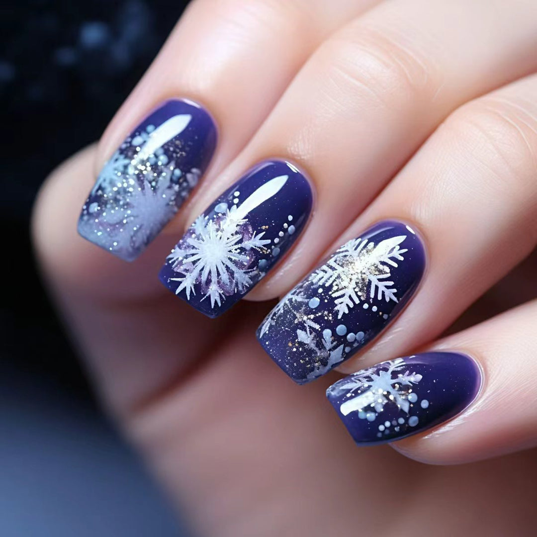 Artificial nails with shimmering winter design Stornfield