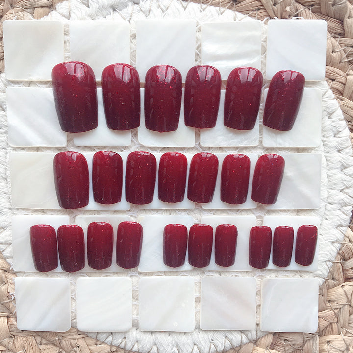 Artificial nails with intense shine and glitter accents Stornfield