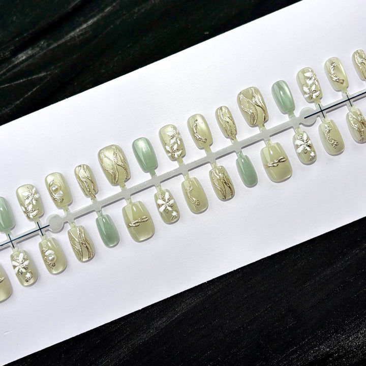 Decorative Press-On Nail Art Set with Elegant Floral Accents