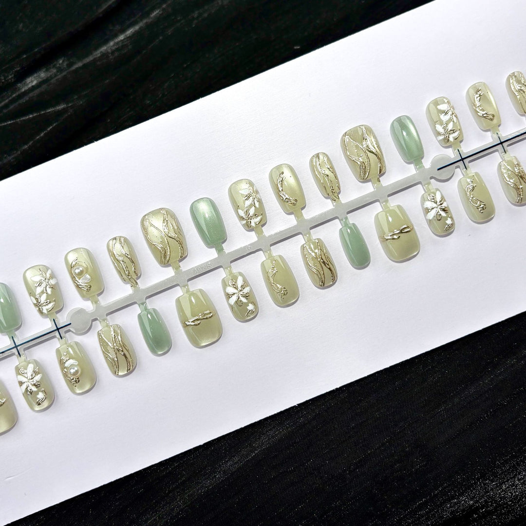 Elegant Polka Dot and Lace Press-On Nail Set