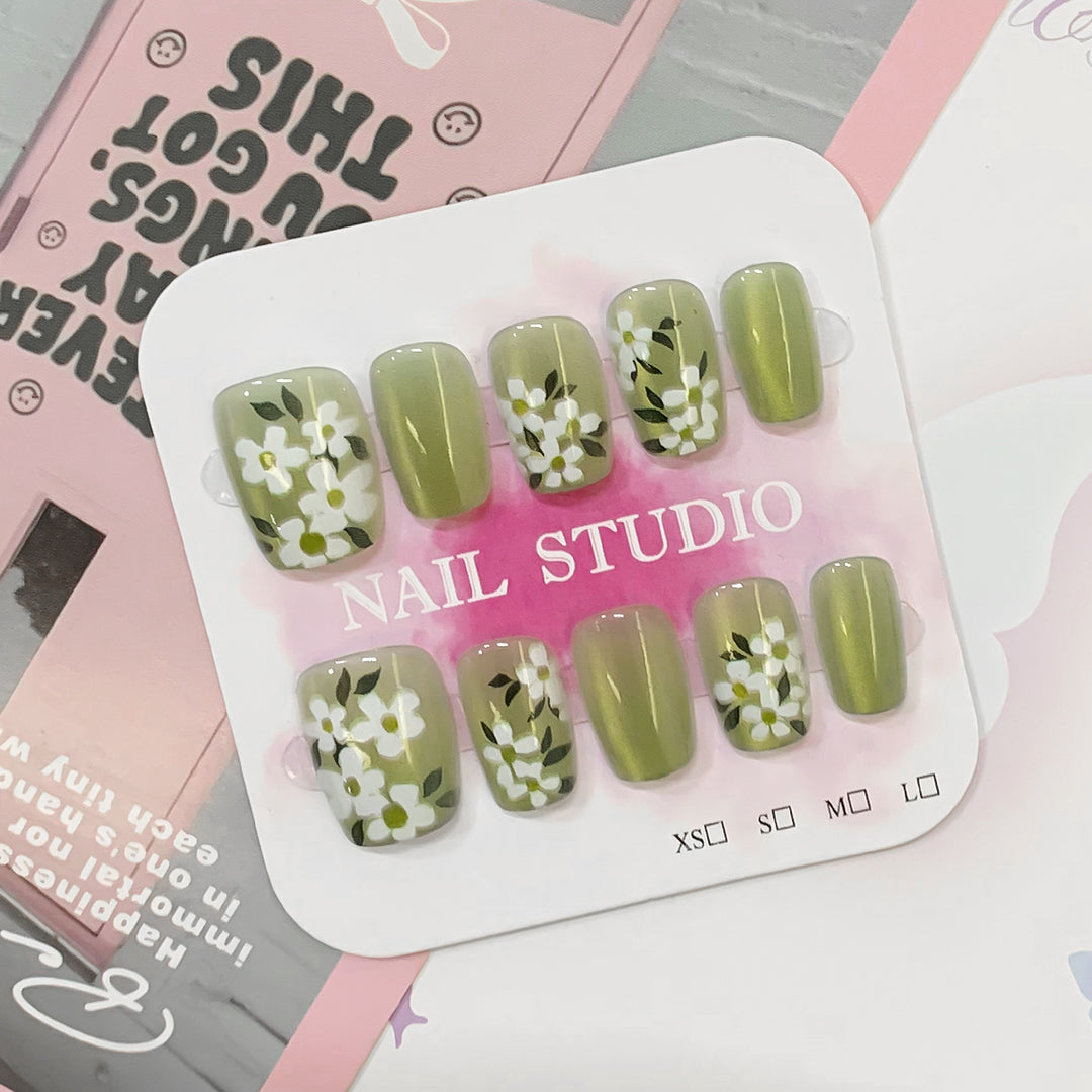 Artificial nails with floral patterns Stornfield