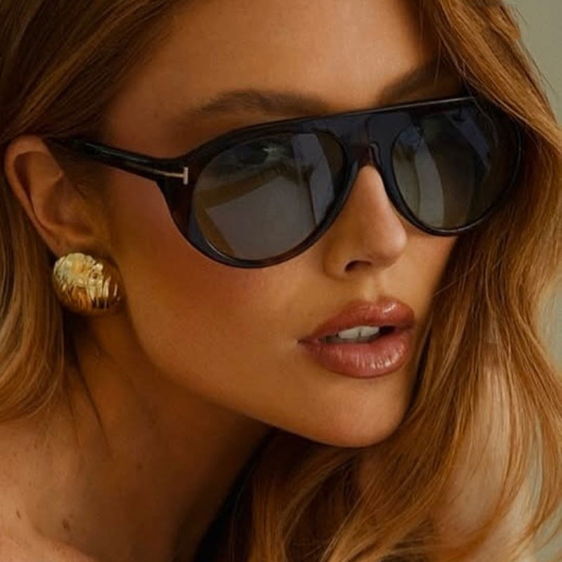 Women's Cat-Eye Sunglasses with protective UV filter and mirrored lenses Stornfield