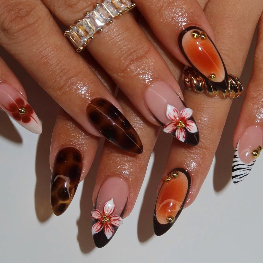Artificial nail set with floral and creative decorations Stornfield