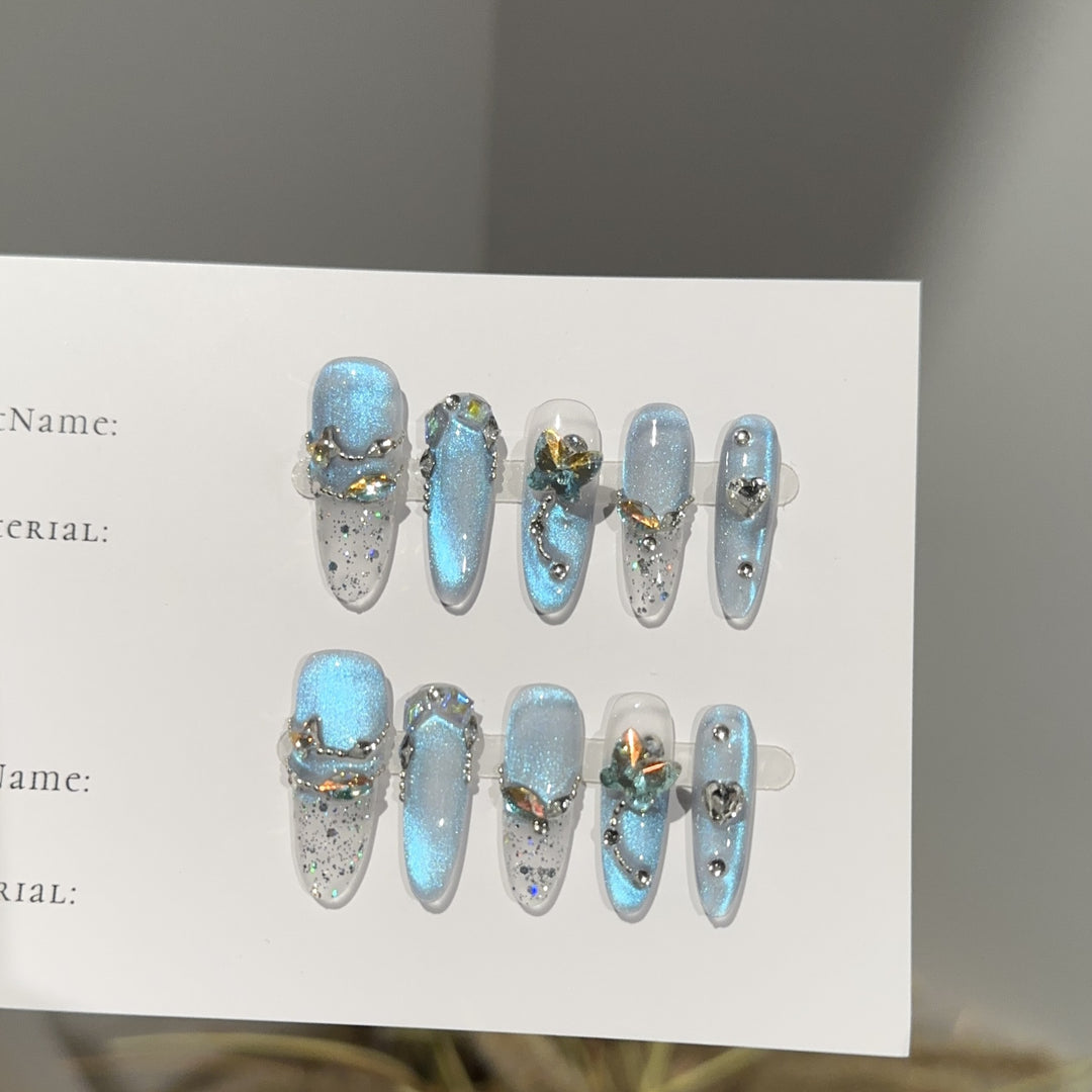 Glamorous Press-On Nail Set with Sparkling Accents