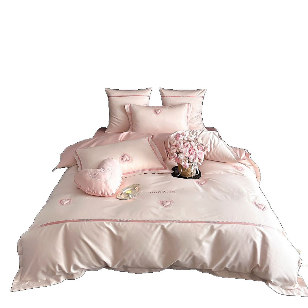 Luxurious cotton satin bedding set with heart applique and decorative piping