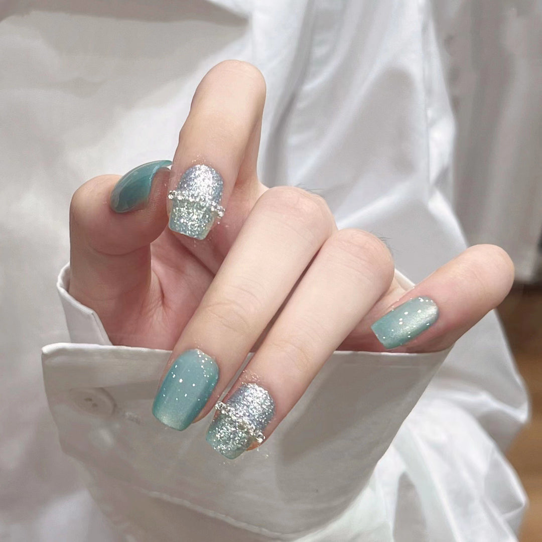 Shimmering Decorative Press-On Nail Set Stornfield