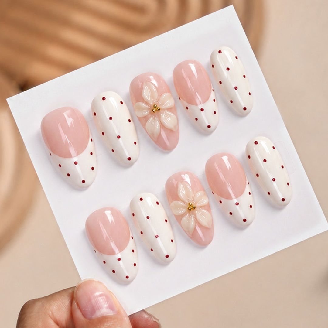 Artificial nail set with elegant flowers and dots Stornfield