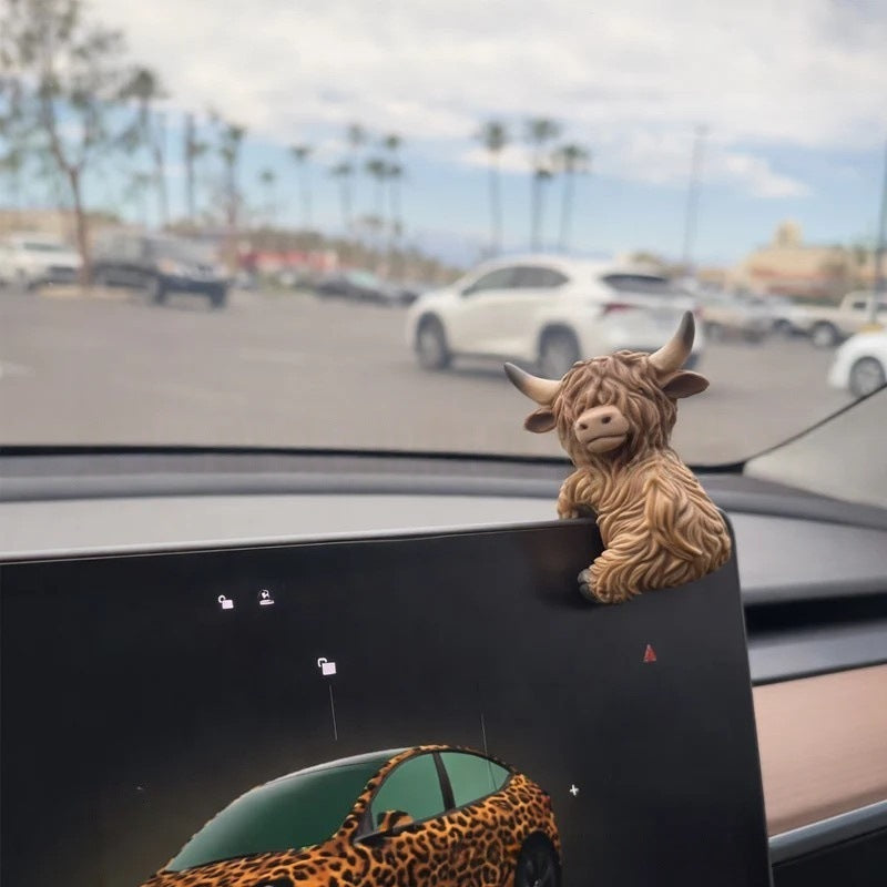 Highland Cow Dashboard Figurine Stornfield