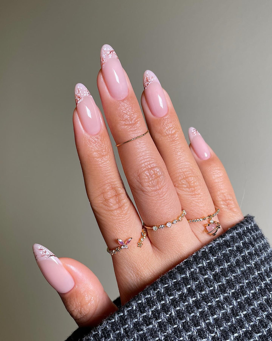 Elegant and artistically designed art nails Stornfield