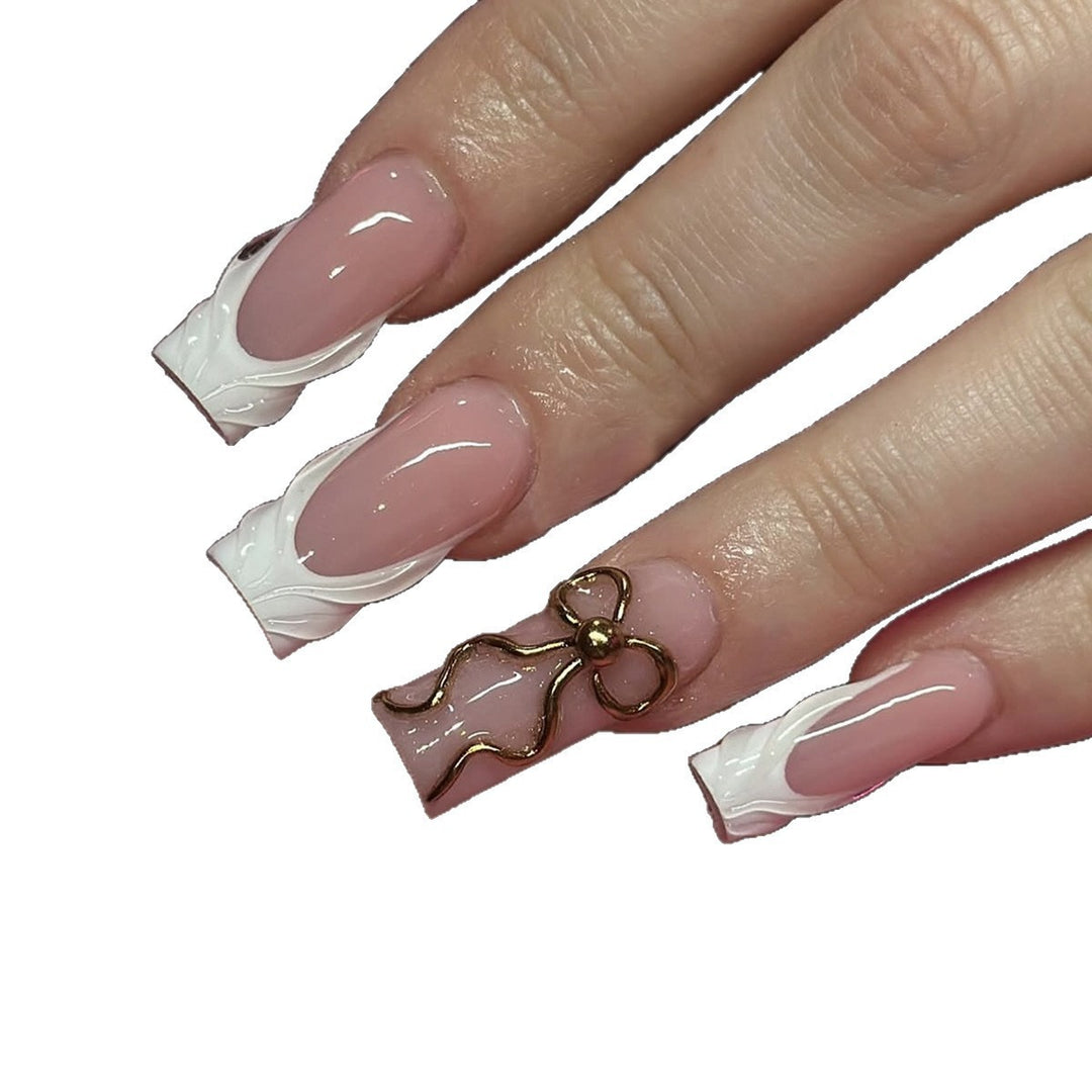 Artificial nail set with luxurious golden accents and elegant design Stornfield