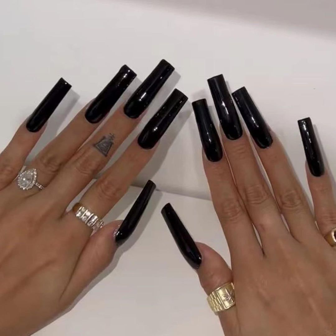 Artificial nail set with high-gloss, elegant tips Stornfield