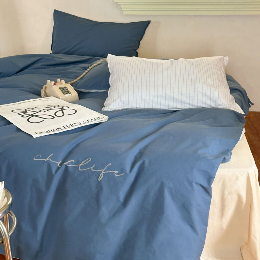 Bedding set made of cotton satin with Chilllife embroidery, extra soft touch and reversible pillowcases