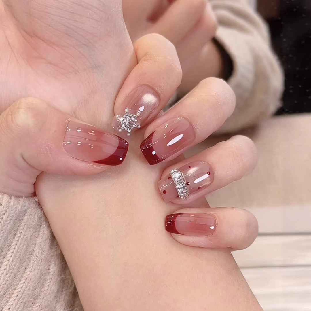 Elegant Rhinestone-Embellished Nail Art Stornfield