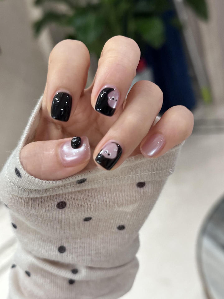Artificial nails with modern geometric designs Stornfield