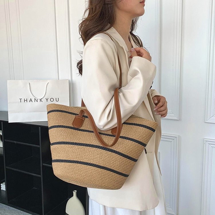 Elegant and Versatile Beach Bag with Leather Handles Stornfield