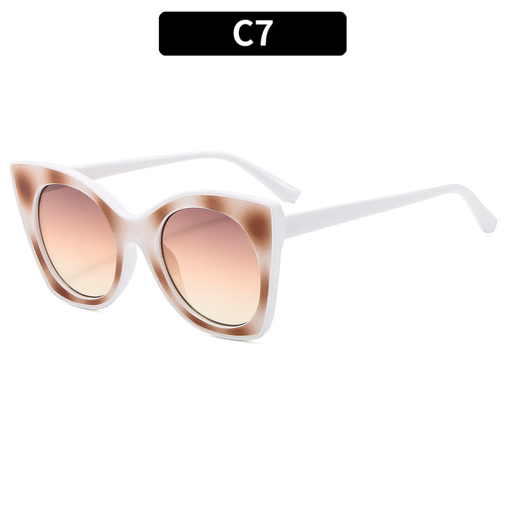 Fashion-Forward Geometric Cat-Eye Sunglasses