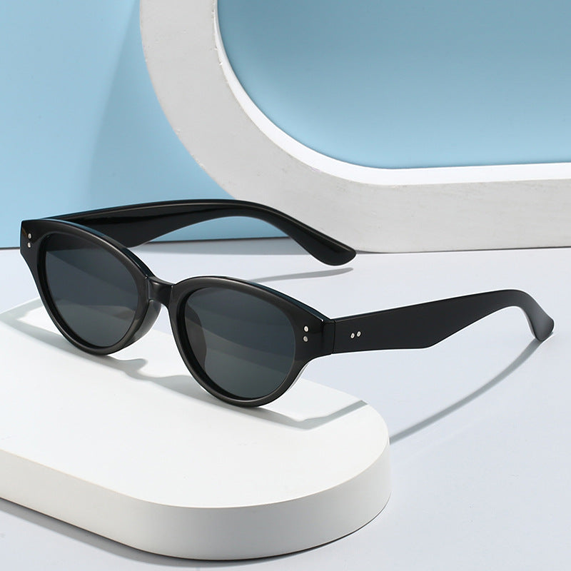 Women Cat-Eye Sunglasses with retro-inspired frame structure Stornfield