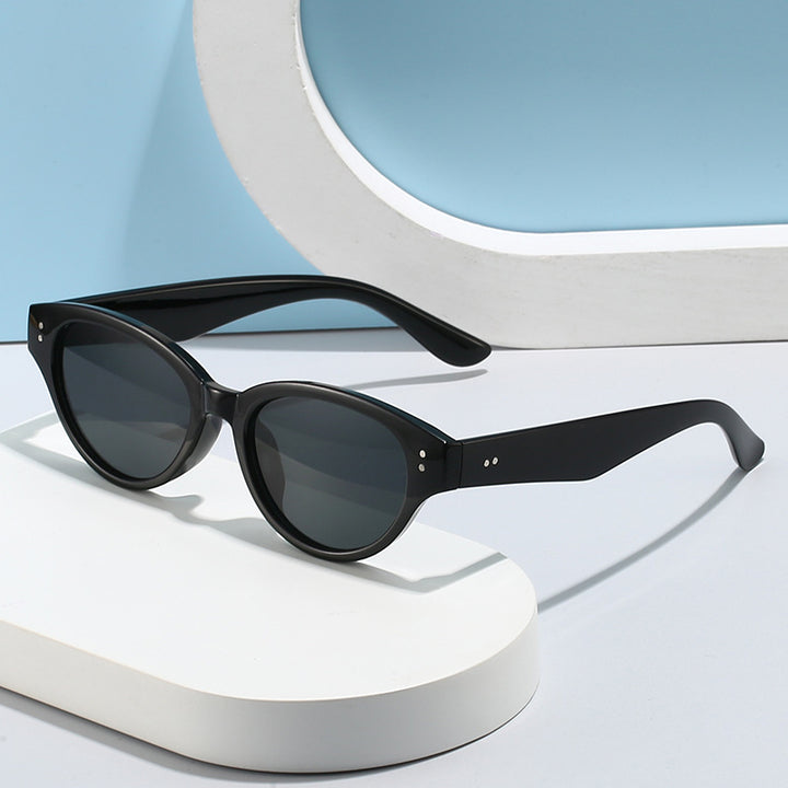 Women Cat-Eye Sunglasses with retro-inspired frame structure Stornfield