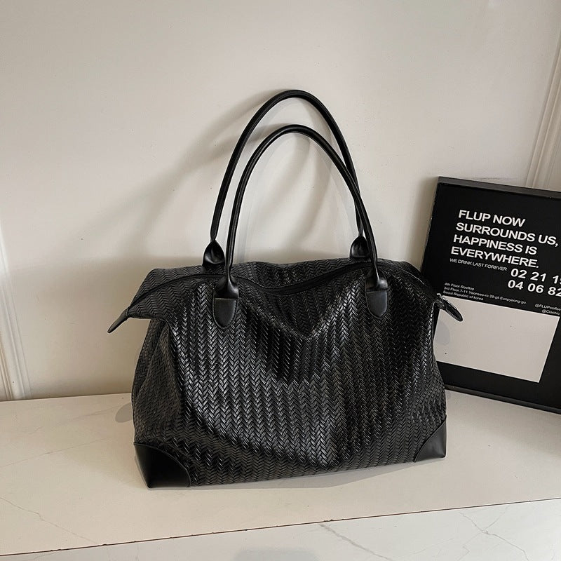 Luxurious Travel Bag In Modern Zigzag Pattern Stornfield