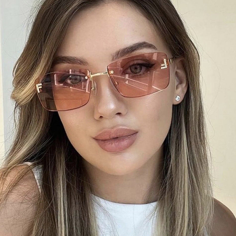 Ladies square sunglasses with elegant golden frame and stylish lenses Stornfield