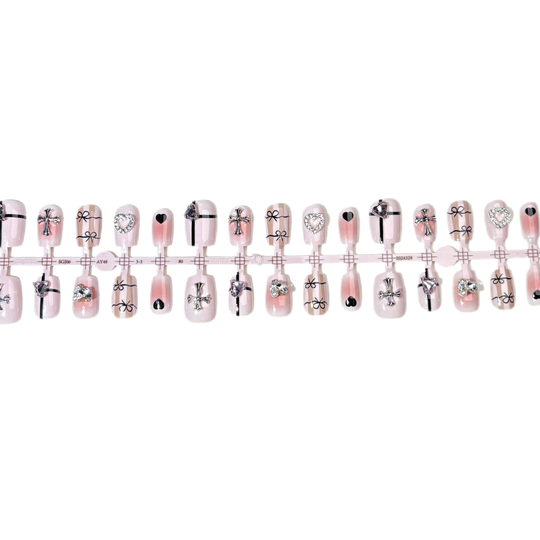Glamorous Press-On Nail Set with Stylish Embellishments