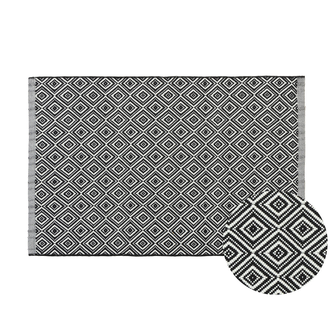 Modern runner made of handwoven cotton with geometric diamond pattern