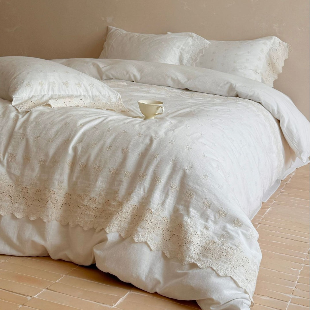 Exclusive cotton-linen bedding set with broderie anglaise and ruffled edge