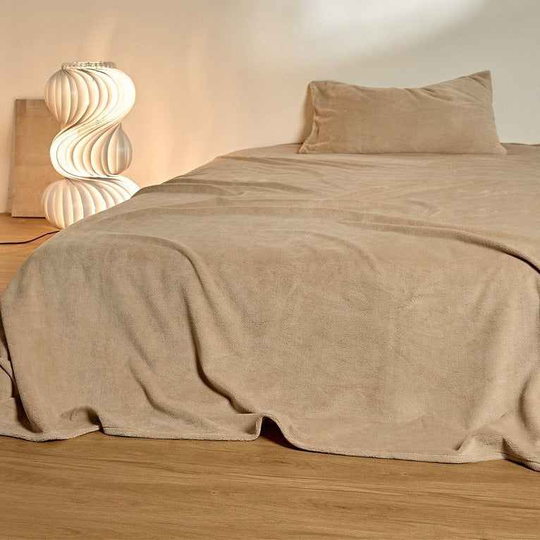 Fitted sheet with deep pocket and microfiber velvet