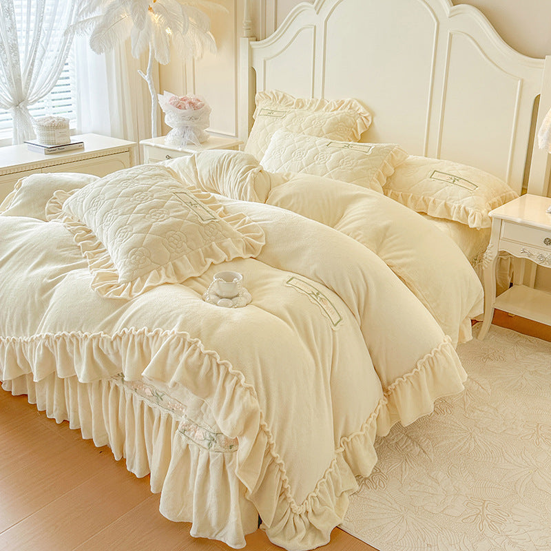 Cozy Floral Embroidered Bedspread Set