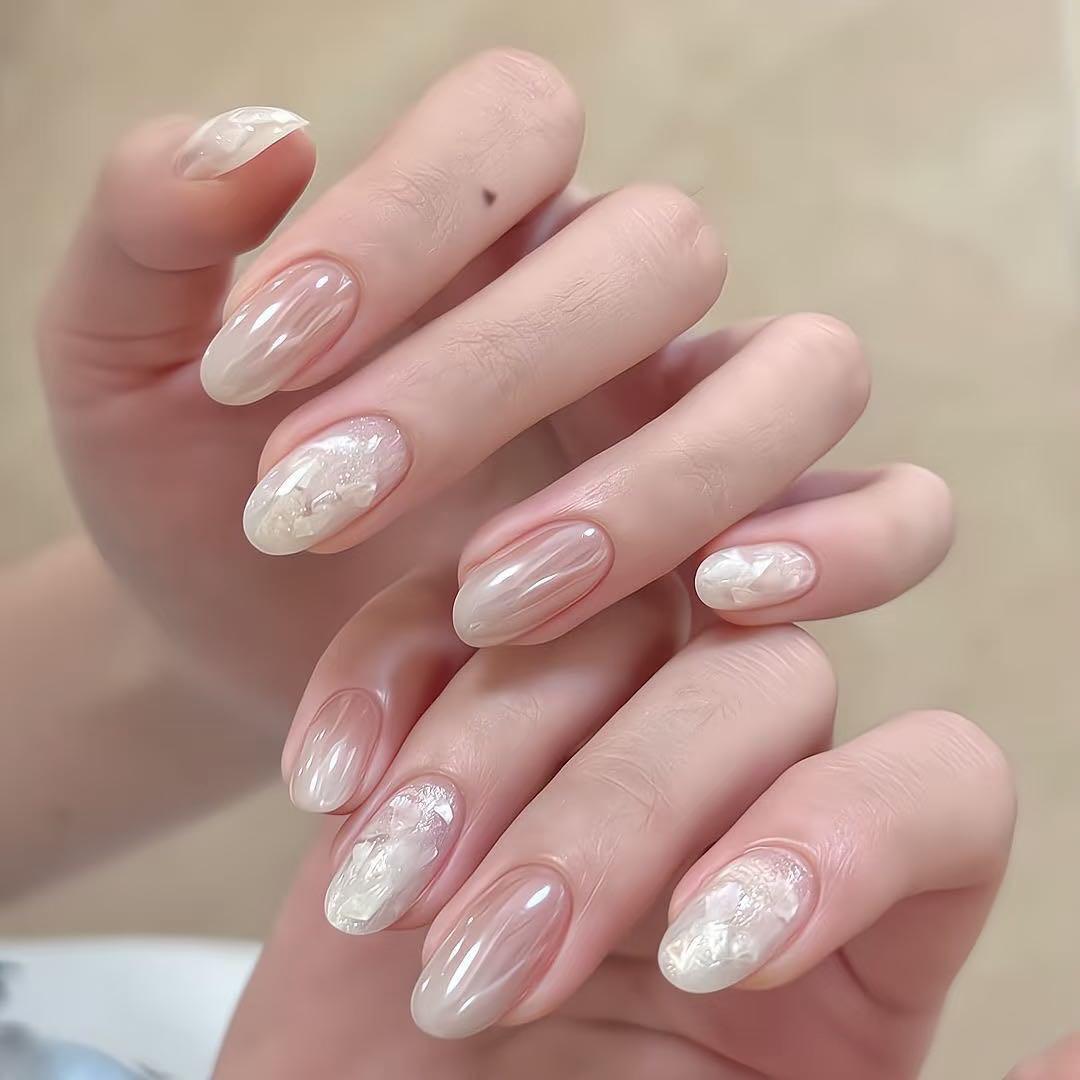 Elegant Press-On Nail Kit with Decorative Elements Stornfield