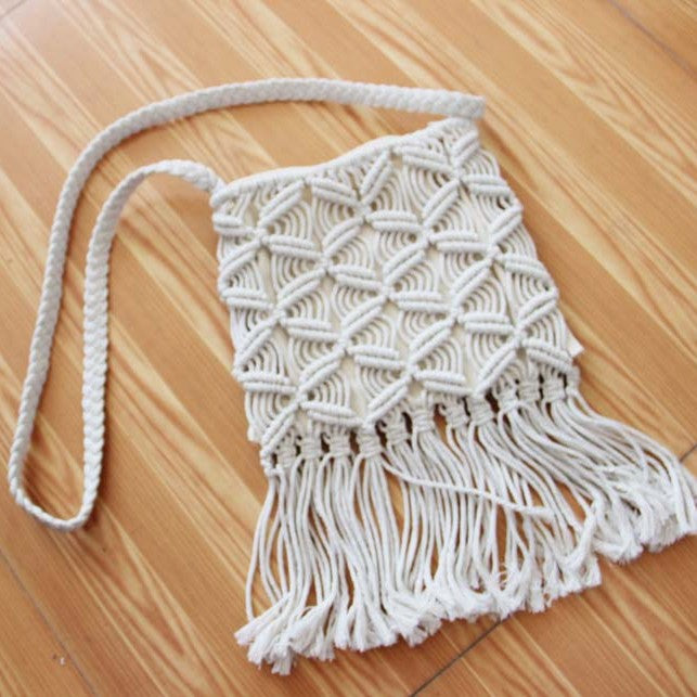 Hand-knotted macrame bag with fringes Stornfield