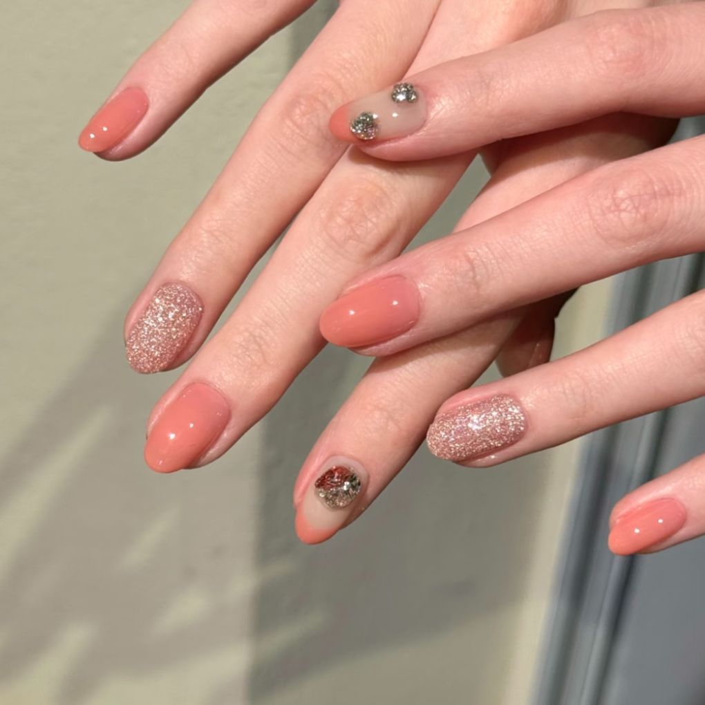 Glittery Press-On Nail Art Set
