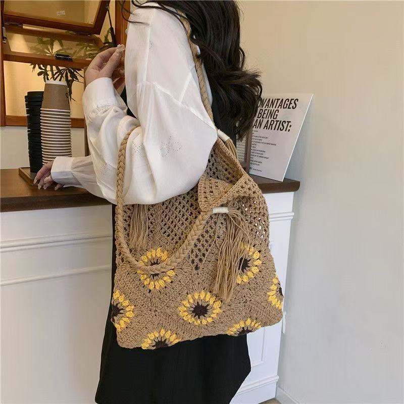 Stylish and Spacious Shopping Bag Stornfield